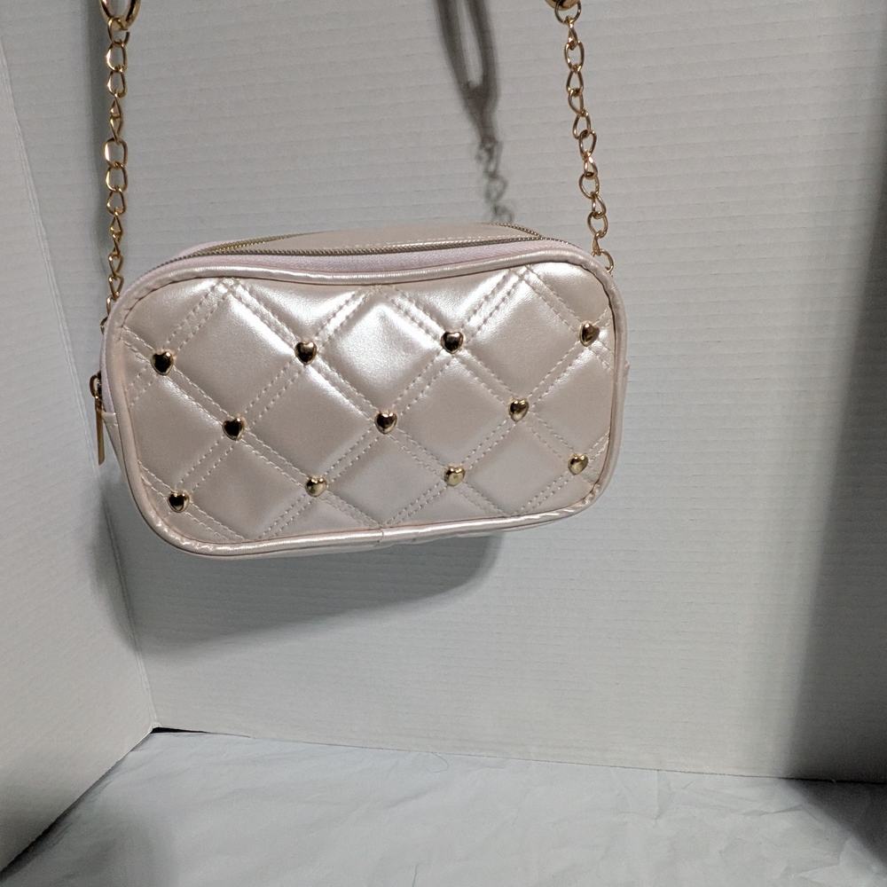 Stylish Quilted Cream Crossbody Bag with Gold Accents